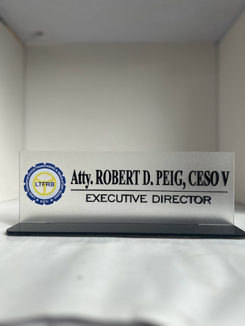 Custom Acrylic Desk Name Plate – Personalized Office Name Sign for Professionals & Executives