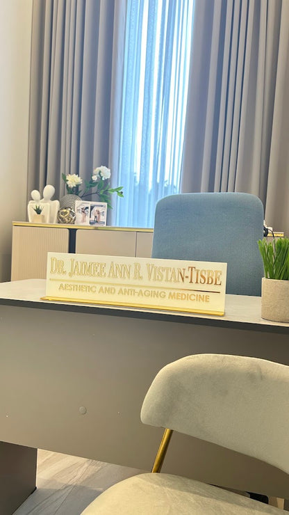 Custom Acrylic Desk Name Plate – Personalized Office Name Sign for Professionals & Executives