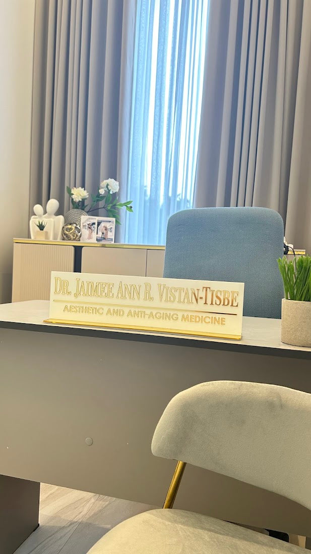 Custom Acrylic Desk Name Plate – Personalized Office Name Sign for Professionals & Executives