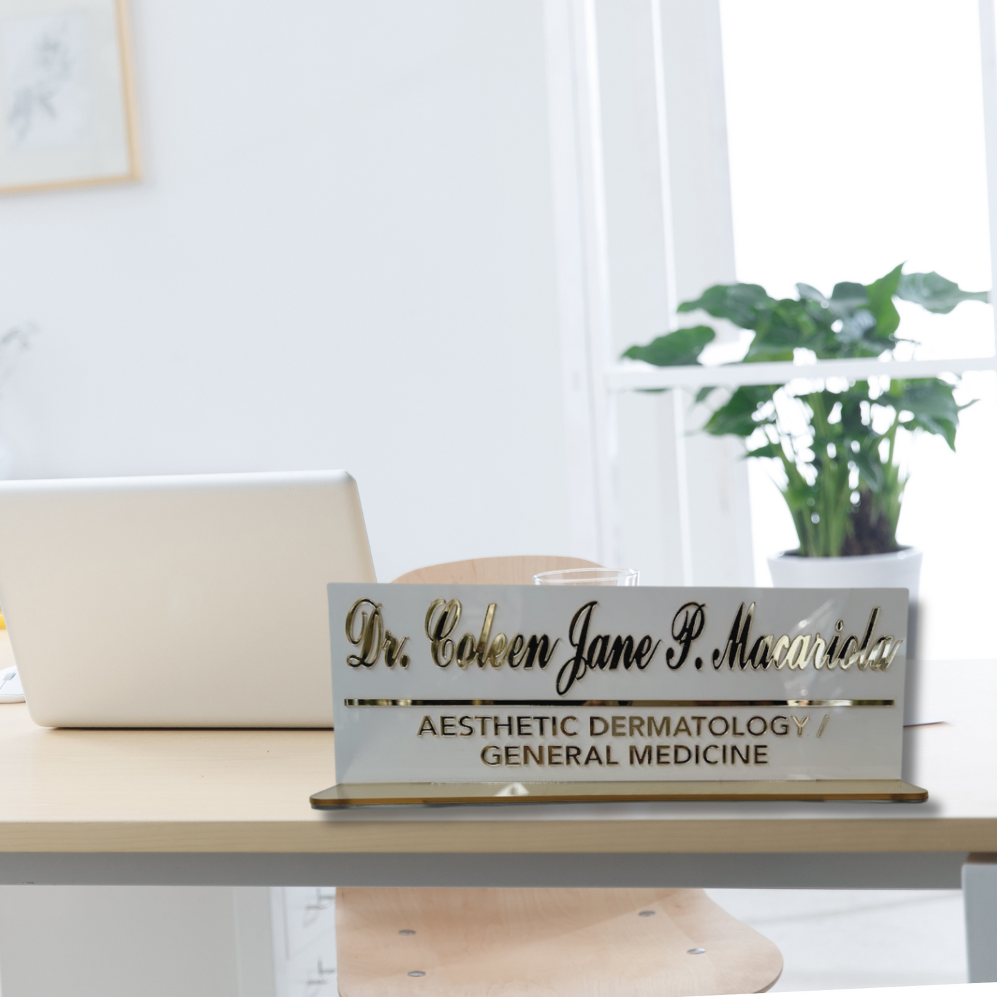 Custom Acrylic Desk Name Plate – Personalized Office Name Sign for Professionals & Executives