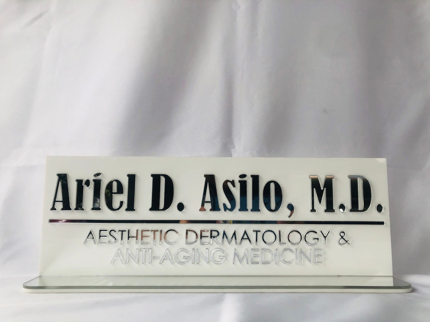 Custom Acrylic Desk Name Plate – Personalized Office Name Sign for Professionals & Executives